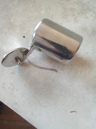 Jarra de metal con tapa  500m