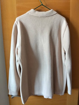 Chaqueta beige con bolsillos