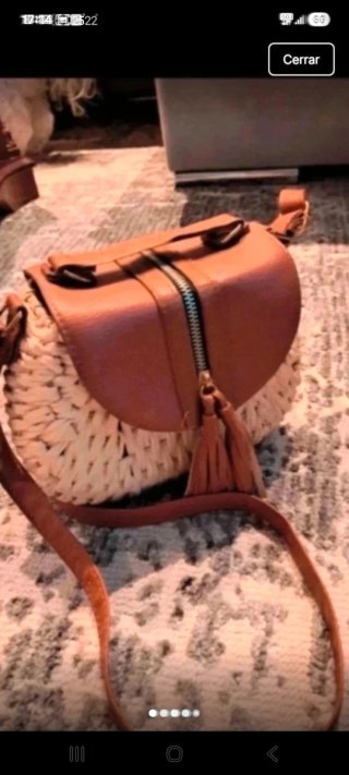 Bolso de rafia con flecos y cremallera
