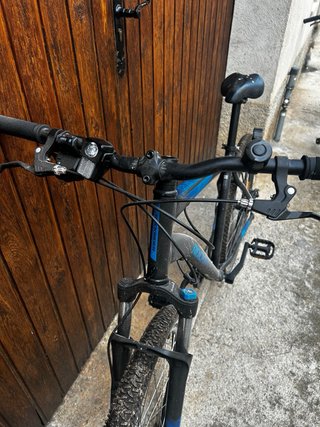 Bicicleta Rockrider Negra y Azul