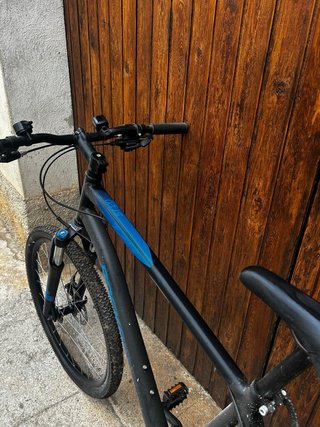 Bicicleta Rockrider Negra y Azul
