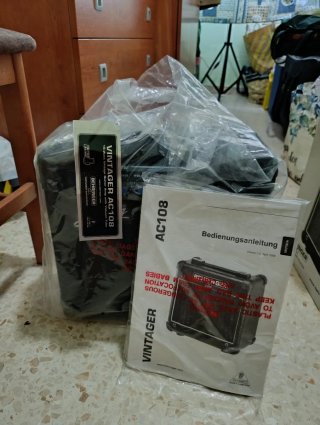 Amplificador Behringer VINTAGER AC108
