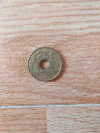 Moneda con agujero pesetas del 92