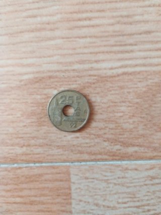 Moneda con agujero pesetas del 92
