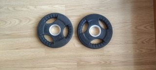 2 discos caucho 2.5 kg con agarre. 50 mm