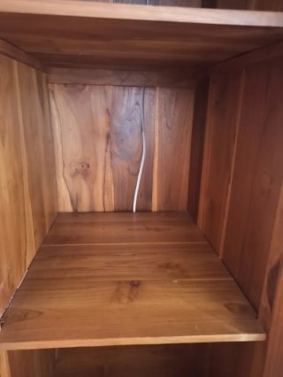 Armario de teca con puertas de celosía