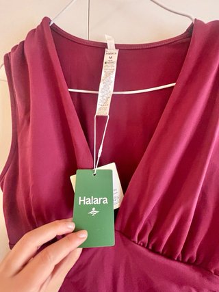 Mono Halara Zinfandel, Talla M, nuevo con etiqueta