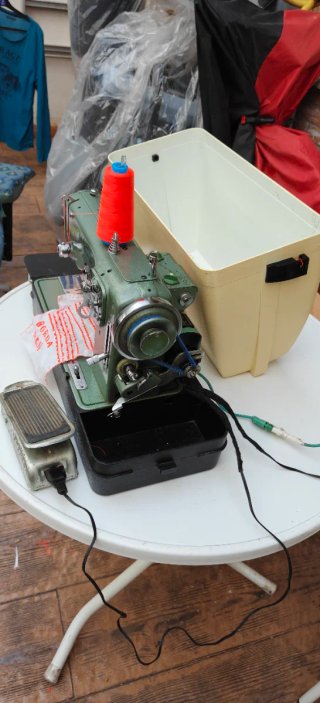 Máquina de coser Refrey 427
