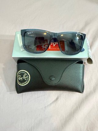 Gafas de sol Ray-Ban negras y amarillas