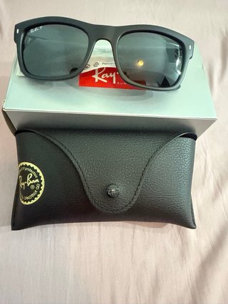 Gafas de sol Ray-Ban negras y amarillas