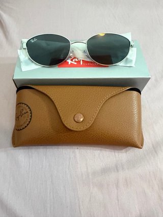 Gafas de sol Ray-Ban negras y amarillas
