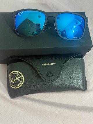 Gafas de sol Ray-Ban negras y amarillas