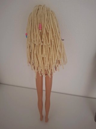 Barbie Sindy con capelli intrecciati