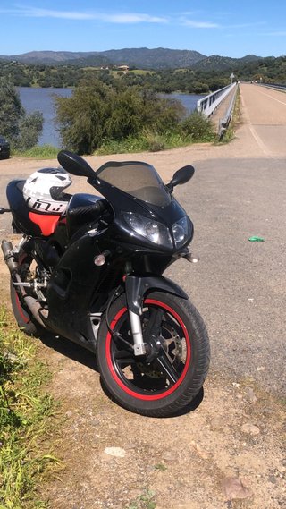 Despiece moto deportiva negra y roja