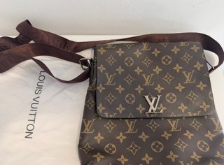Bolso bandolera L. v Monogram Marrón
