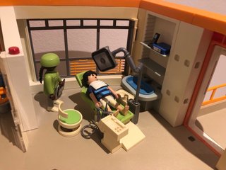 Hospital Playmobil 6657 + Ambulancia + Helicóptero