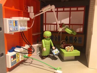 Hospital Playmobil 6657 + Ambulancia + Helicóptero