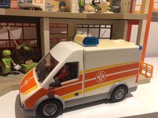 Hospital Playmobil 6657 + Ambulancia + Helicóptero