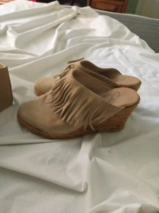 Zapatos de piel beige con flecos