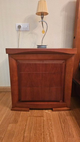 Juego de cama madera + 2 mesitas