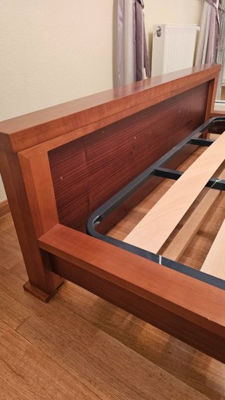 Juego de cama madera + 2 mesitas
