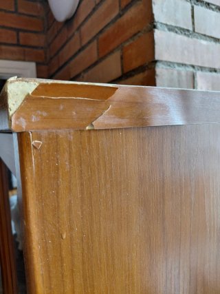 Librería de madera y cristal
