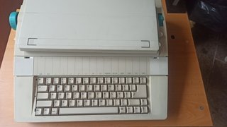 Máquina de escribir Olympia Carrera II