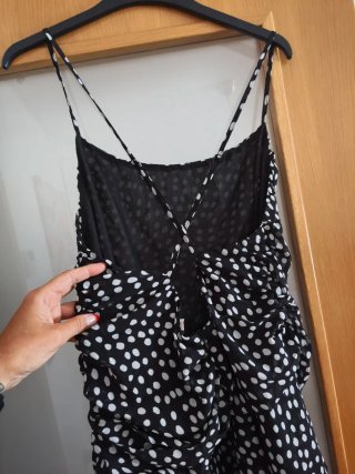 Vestido lunares asimétrico negro y blanco