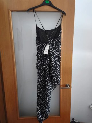 Vestido lunares asimétrico negro y blanco