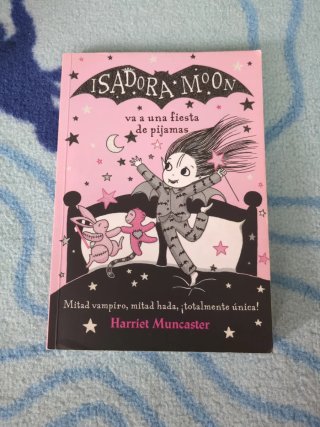 Isadora Moon va a una fiesta de pijamas / Isado...