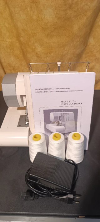 Maquina remalladora  Singer
