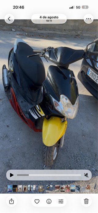 Moto Jorg RR Scooter Negra y Amarilla
