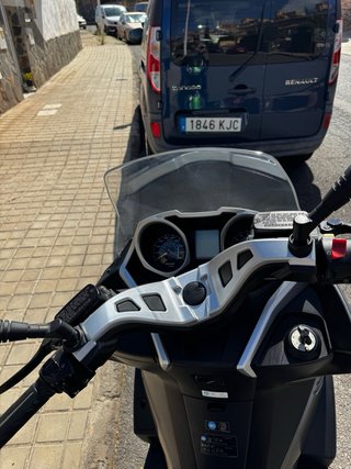 Kawasaki J300
