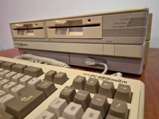 Ordenador NEC PC-8801mkIISR Beige/Gris