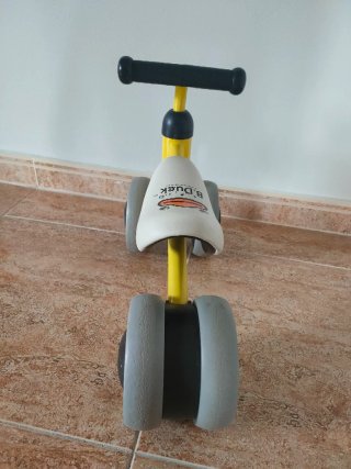 Triciclo B. Duck Amarillo Ruedas Goma