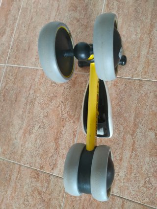 Triciclo B. Duck Amarillo Ruedas Goma