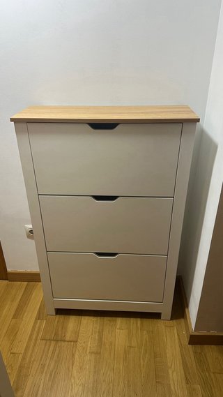 Zapatero blanco y madera