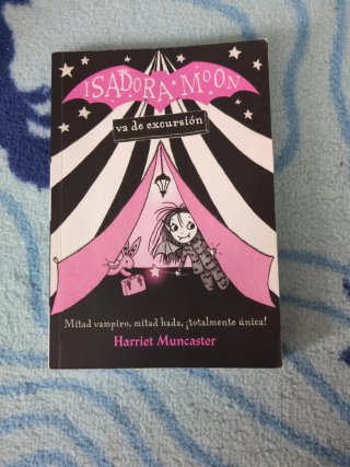 Isadora Moon va de excursion / Isadora Moon Goe...