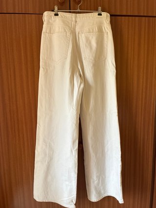 Pantalón blanco Stradivarius