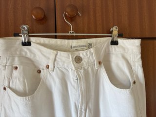 Pantalón blanco Stradivarius