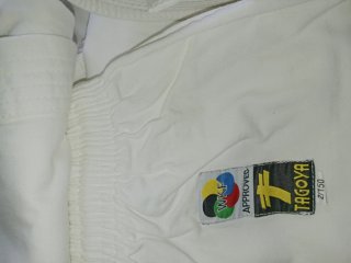 2 Trajes Karate Blancos + cintos blancos 20 € c/u.