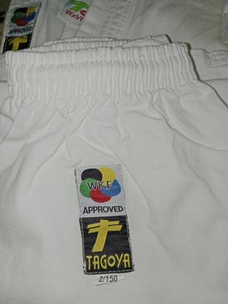 2 Trajes Karate Blancos + cintos blancos 20 € c/u.