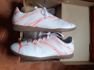 Zapatillas Futsal Puma Blancas y Naranjas