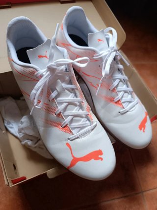 Zapatillas Futsal Puma Blancas y Naranjas