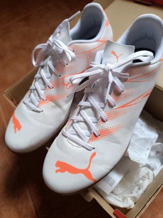 Zapatillas Futsal Puma Blancas y Naranjas