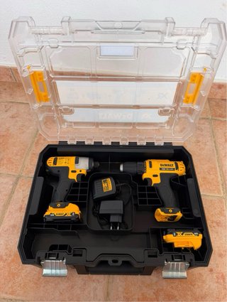 Taladro y Atornillador DeWalt DCK211D2T