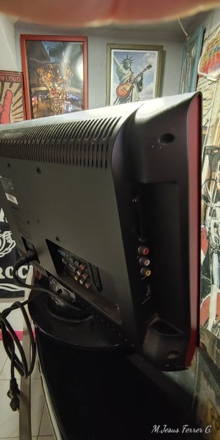 TV AOC Negra