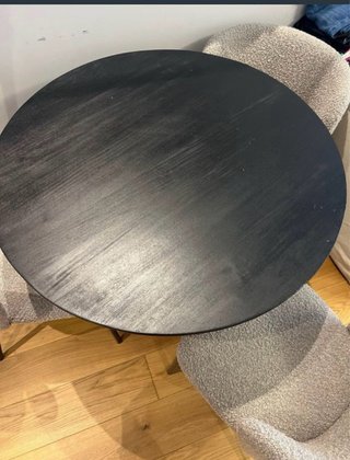 Mesa comedor redonda Kave Home negra