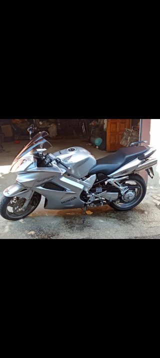 Honda VFR 800 VTEC Plata