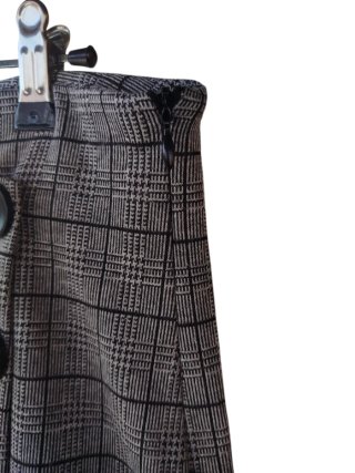 Falda pantalón cuadros y botones